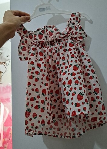Diğer çilekli bebek elbisesi