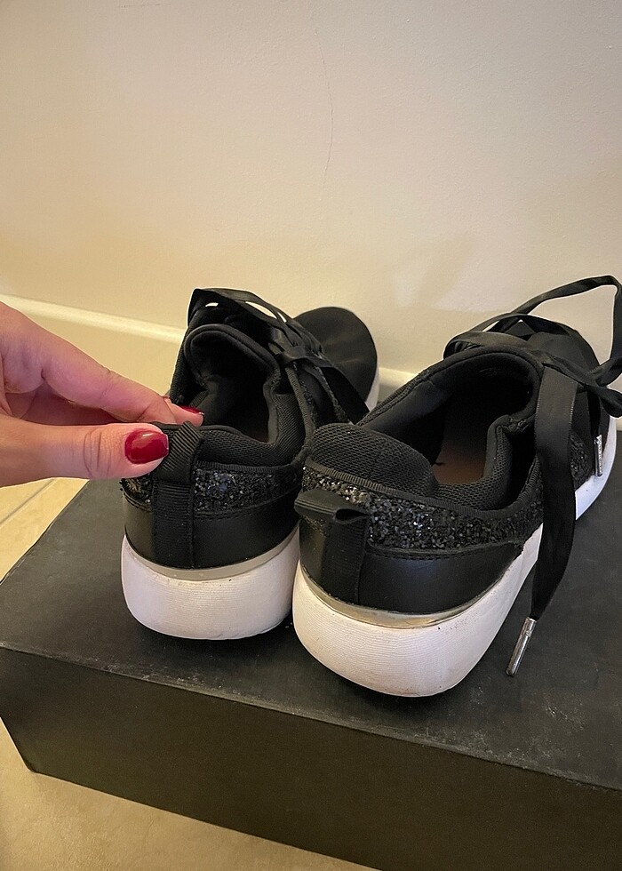 Şık spor ayakkabı - Görsel 3