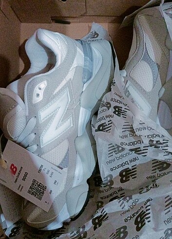 40 Beden beyaz Renk New Balance 9060 Bej