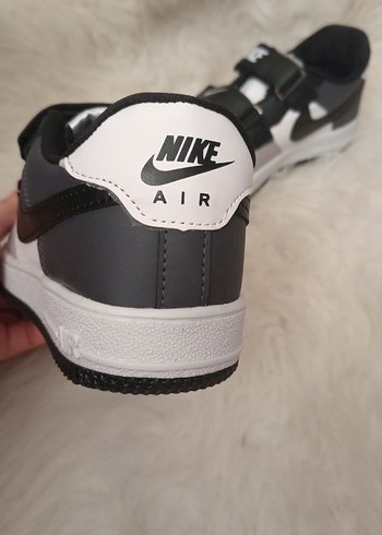 33 Beden beyaz Renk Nike Air Force Siyah Erkek Çocuk Spor Ayakkabı