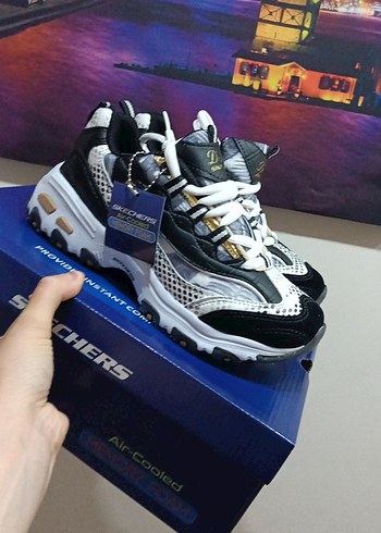 40 Beden Skechers Dlites Runway
