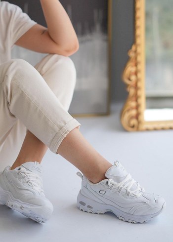 Skechers Beyaz Bağcıklı Kadın Sneakers
