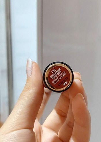 Beden KIKO Gossamer Emotion Krem Ruj - 132 Crimson