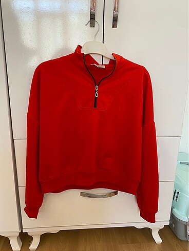 kırmızı sweatshirt