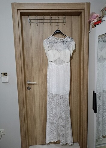 Raisa & Vanessa Beyaz dantel detayli elbise 