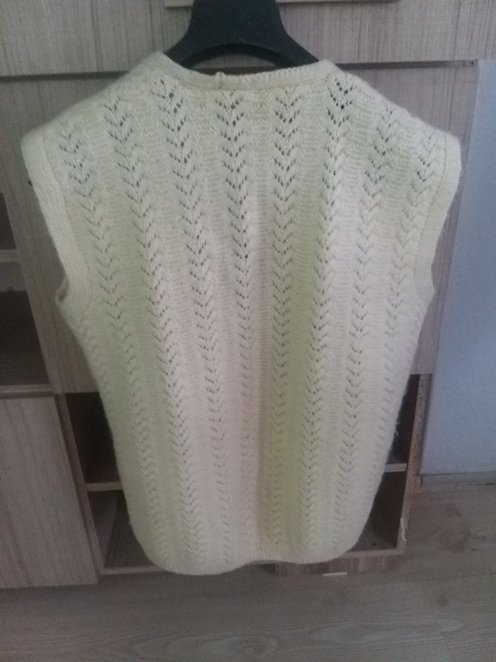 Beyaz V Yaka Örgü Kolsuz Kadın Yelek - Görsel 2