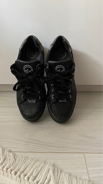 40 Beden Guess spor ayakkabı