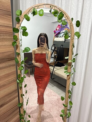 Straplez gül detay elbise