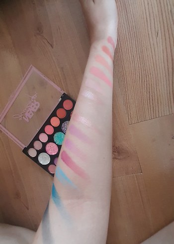 Pastel Tonlarında Göz Farı Paleti