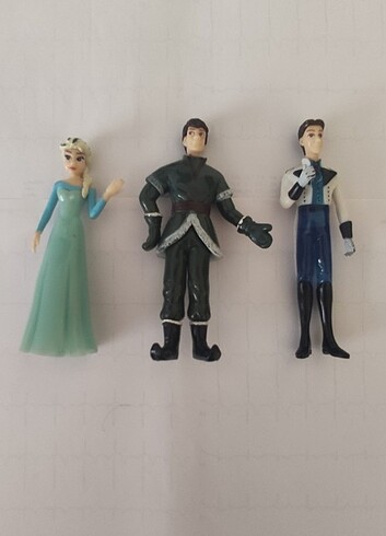 Karlar ülkesi Elsa ve iki figur