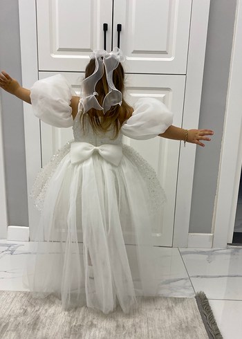 Beyaz Pul Payetli Kız Çocuk Elbisesi ve 23 numara ayakkabı - Görsel 4