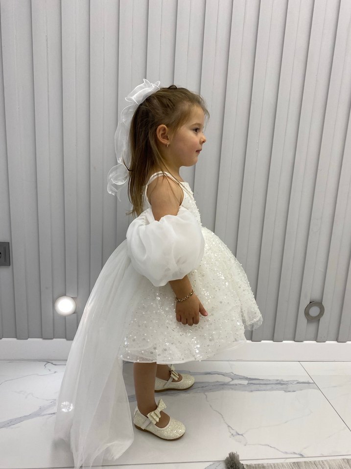 Beyaz Pul Payetli Kız Çocuk Elbisesi ve 23 numara ayakkabı - Görsel 2