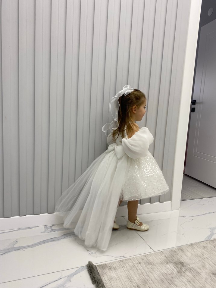 Beyaz Pul Payetli Kız Çocuk Elbisesi ve 23 numara ayakkabı - Görsel 3