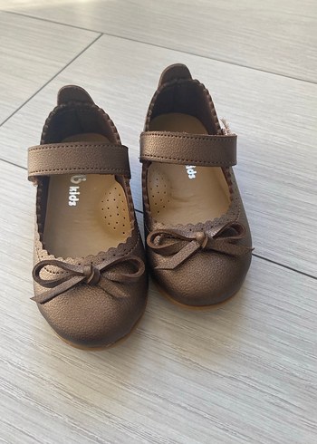 Kahverengi Fiyonk Detaylı Kız Babet - Görsel 2