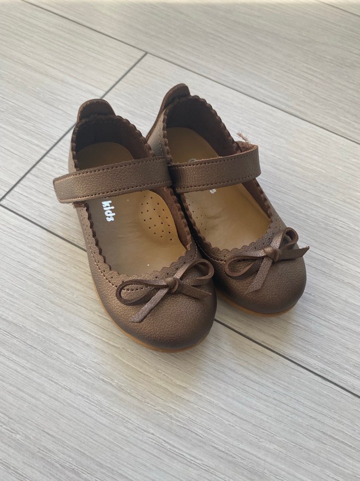 Kahverengi Fiyonk Detaylı Kız Babet - Görsel 3