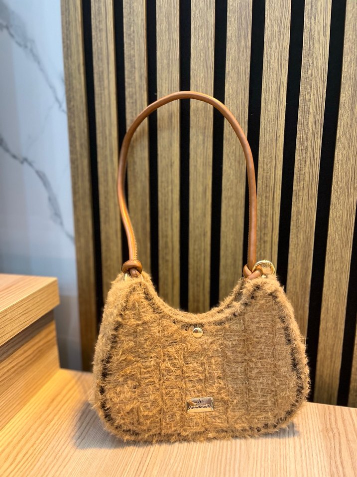 Kürk Detaylı Kahverengi Örgü Kadın Çanta - Görsel 4