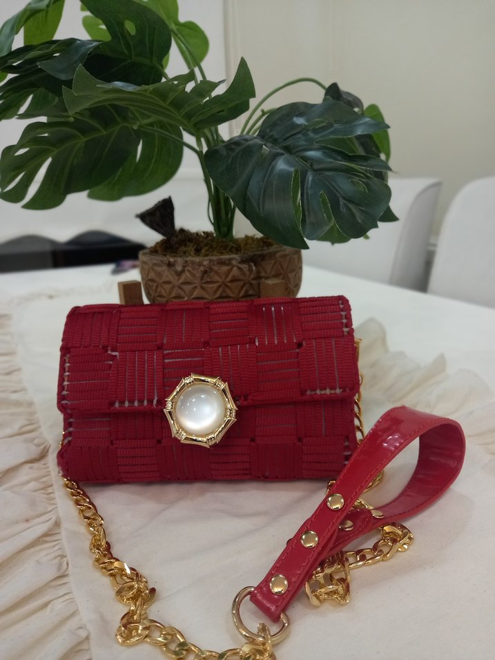Kırmızı Zincir Detaylı İşlemeli Deri Kadın Çanta - Görsel 3