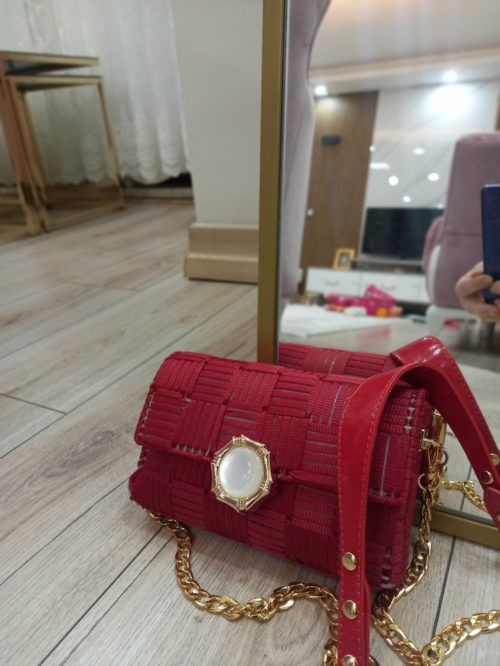 Kırmızı Zincir Detaylı İşlemeli Deri Kadın Çanta - Görsel 4