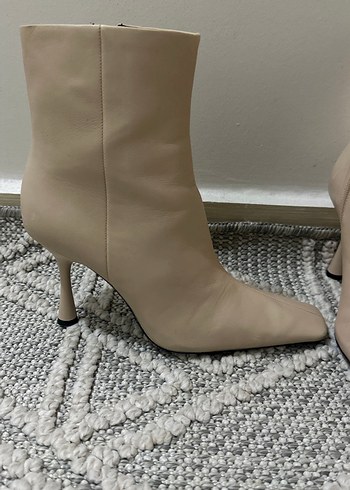 Bej Deri Stiletto Topuklu Kadın Bot - Görsel 2