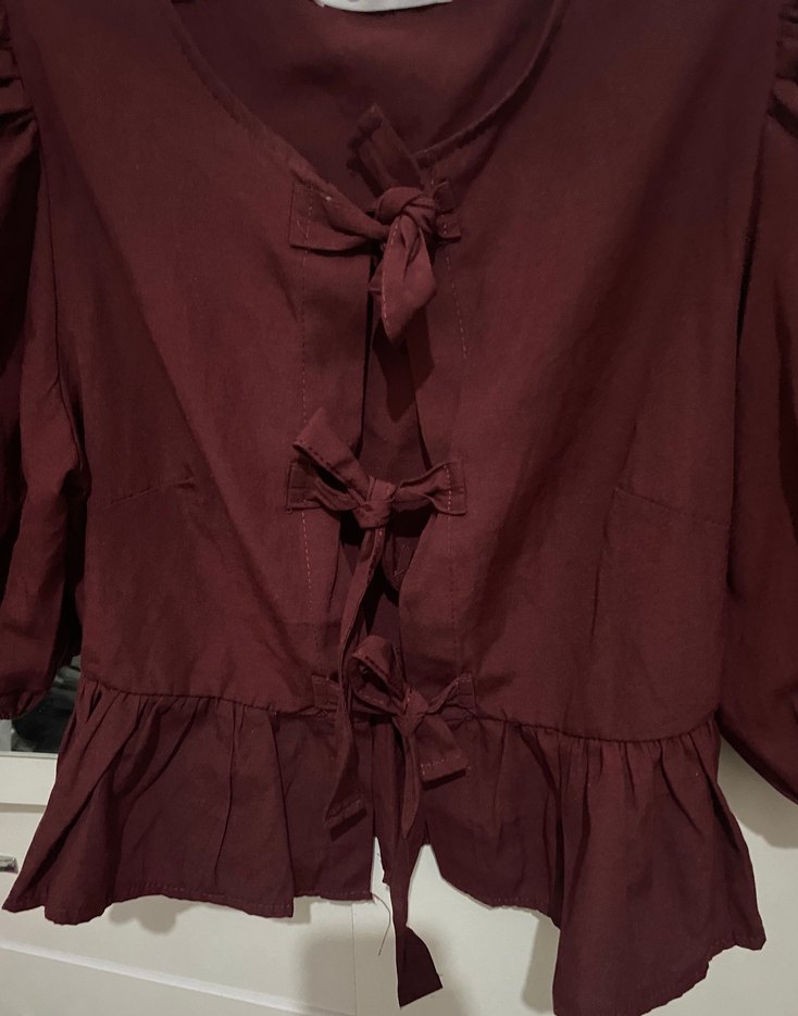 Bordo V Yaka Fırfırlı Keten Kadın Bluz - Görsel 2
