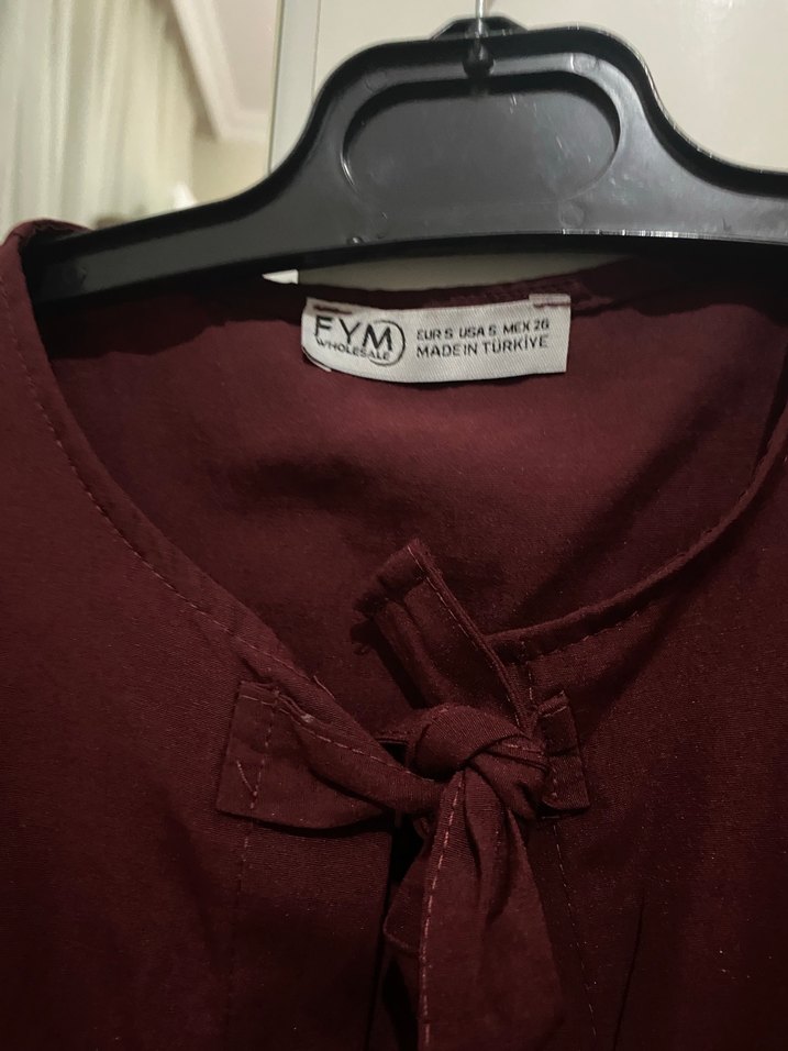 Bordo V Yaka Fırfırlı Keten Kadın Bluz - Görsel 3