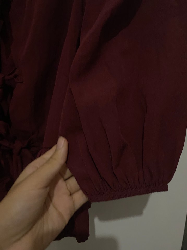 Bordo V Yaka Fırfırlı Keten Kadın Bluz - Görsel 4