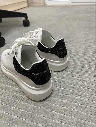 37 Beden beyaz Renk Alexander McQueen taşlı model
