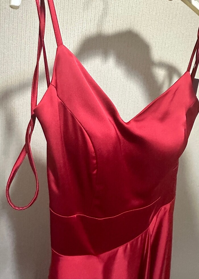 Kırmızı abiye - Görsel 4