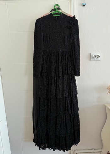 Uzun Siyah Gotik Fırfırlı Elbise
