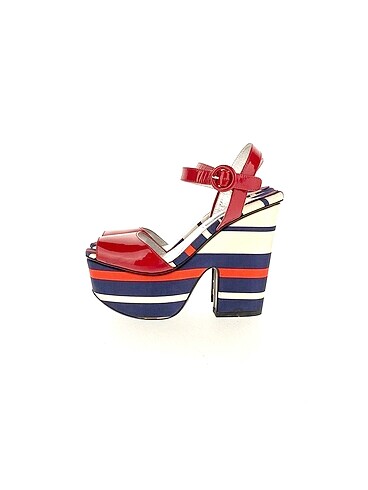 Prada Dolgu Topuk %70 İndirimli.
