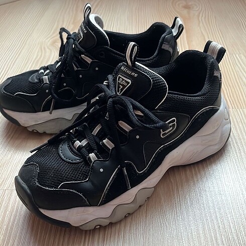 37 Beden Skechers spor ayakkabı