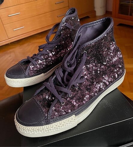 Converse Chuck Taylor pullu