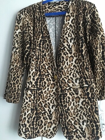 Vatka omuzlu leopar blazer ceket