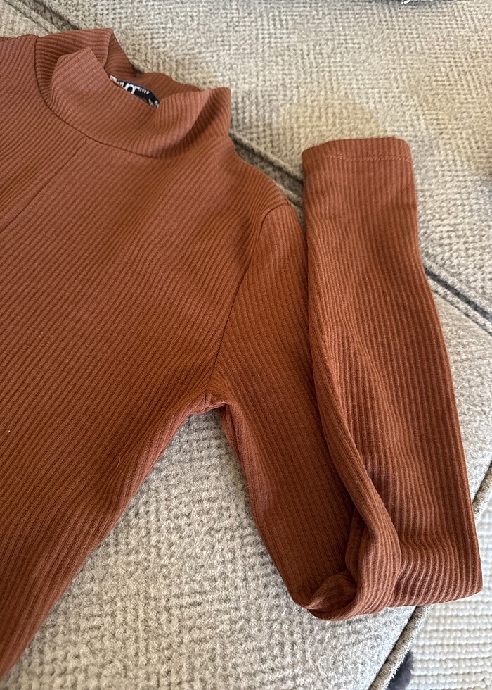 Kahverengi kısa triko bluz - Görsel 4