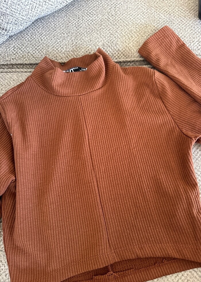 Kahverengi kısa triko bluz - Görsel 3