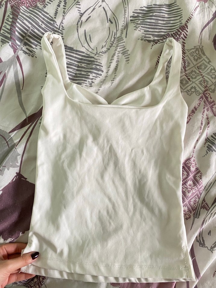 V Yaka Sırt Dekolteli Büzgülü Beyaz Bluz - Görsel 5