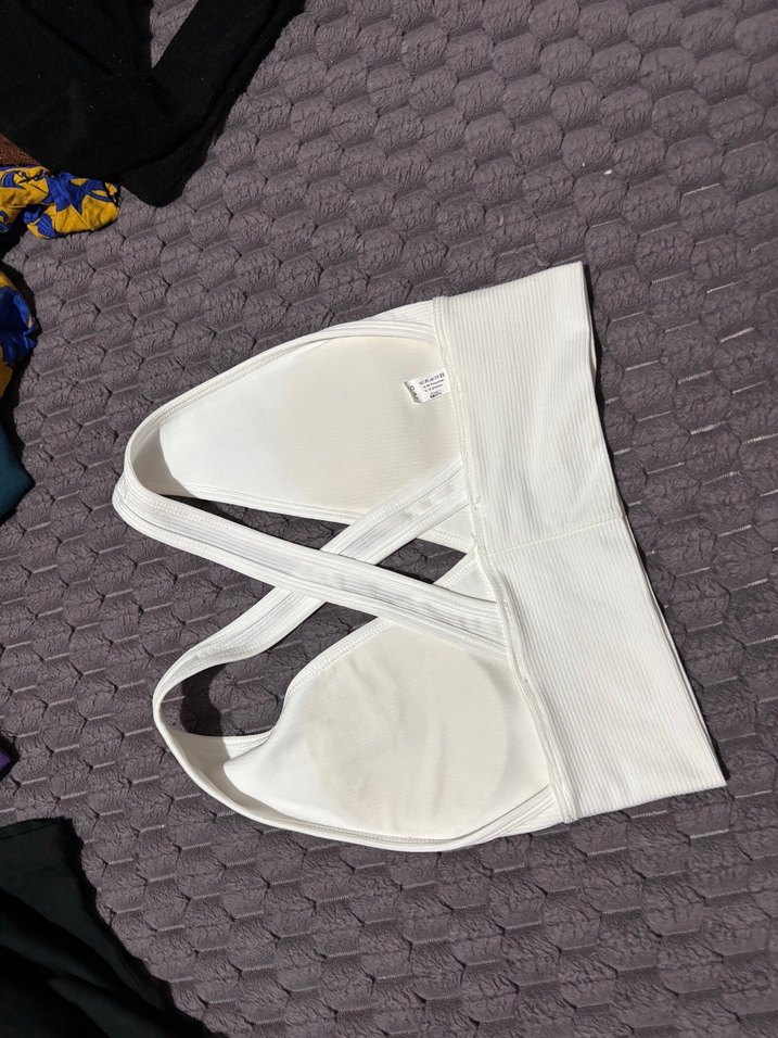 Beyaz Spor Sütyeni Çapraz Askılı üst S/M - Görsel 3