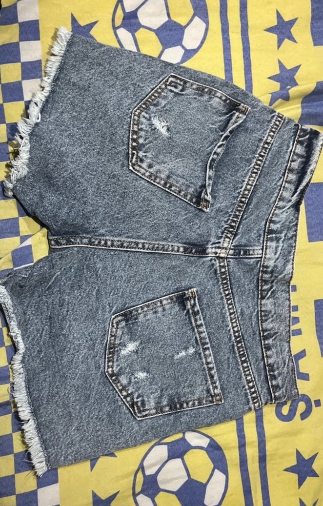 Kadın Gri Yırtık Mini Denim Şort - Görsel 3