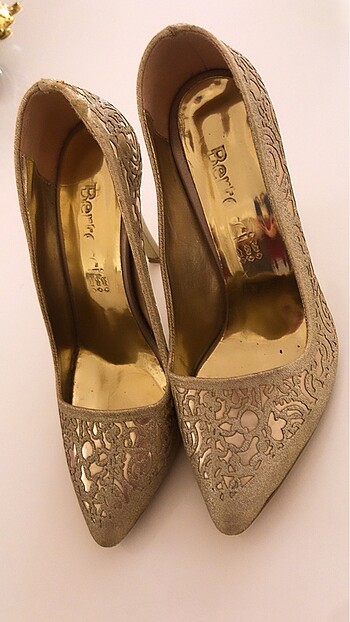Gold topuklu ayakkabı
