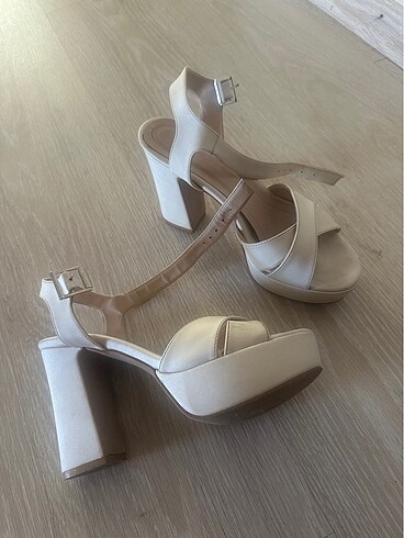 Nine West Sadece kına gecem de giydim