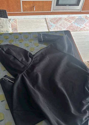 Calvin Klein Siyah Yüksek Yakalı  orjinal ürünü - Görsel 3