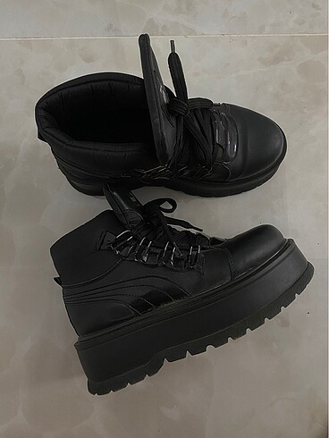 Puma Gothic bot