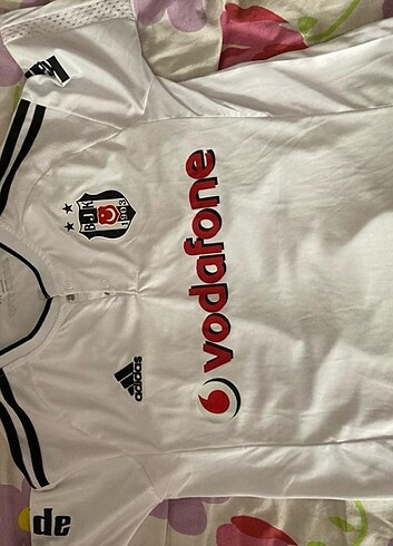 Orjinal Beşiktaş formasıdır sadece eski zamanlardan kalmadır hiç