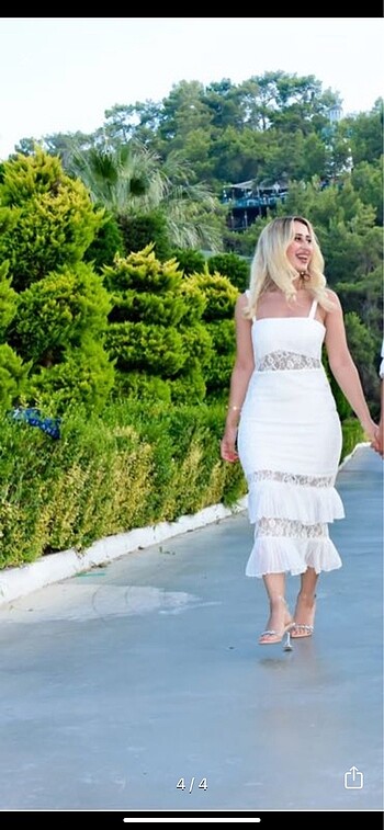 Beyaz Dantelli Elbise