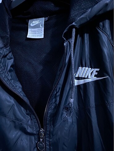 Nike yağmurluk