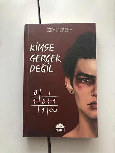 Kimse gerçek değil