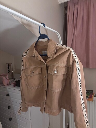 BERSHKA CEKET