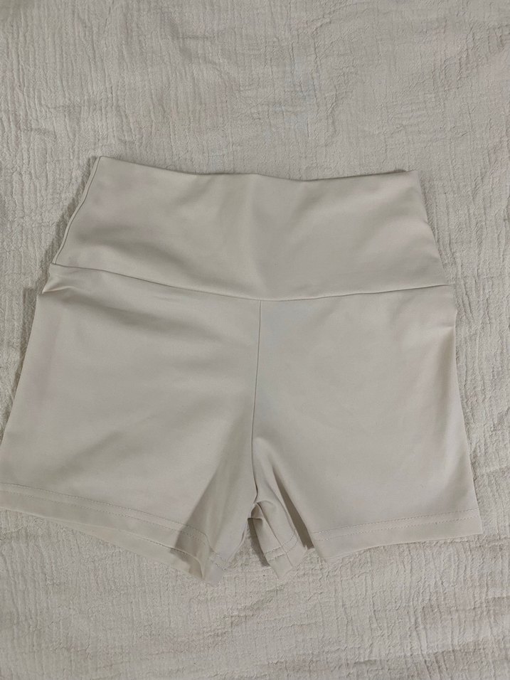 Kadın kırık Beyaz Yüksek Bel Mini Şort - Görsel 3