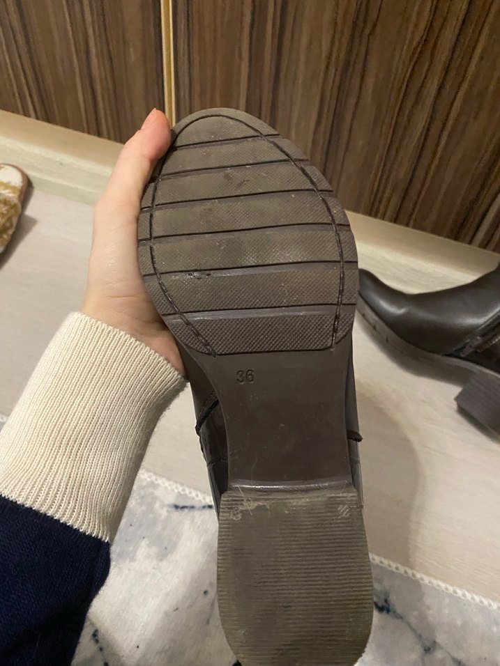 Kahverengi Parlak Deri Tokalı Kadın Bot - Görsel 2