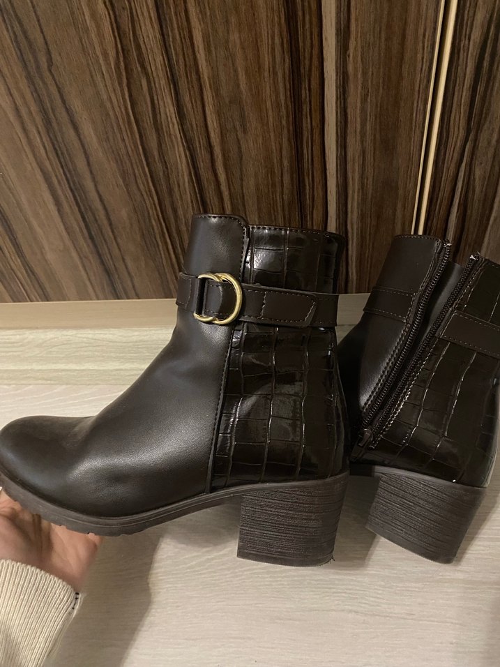 Kahverengi Parlak Deri Tokalı Kadın Bot - Görsel 5